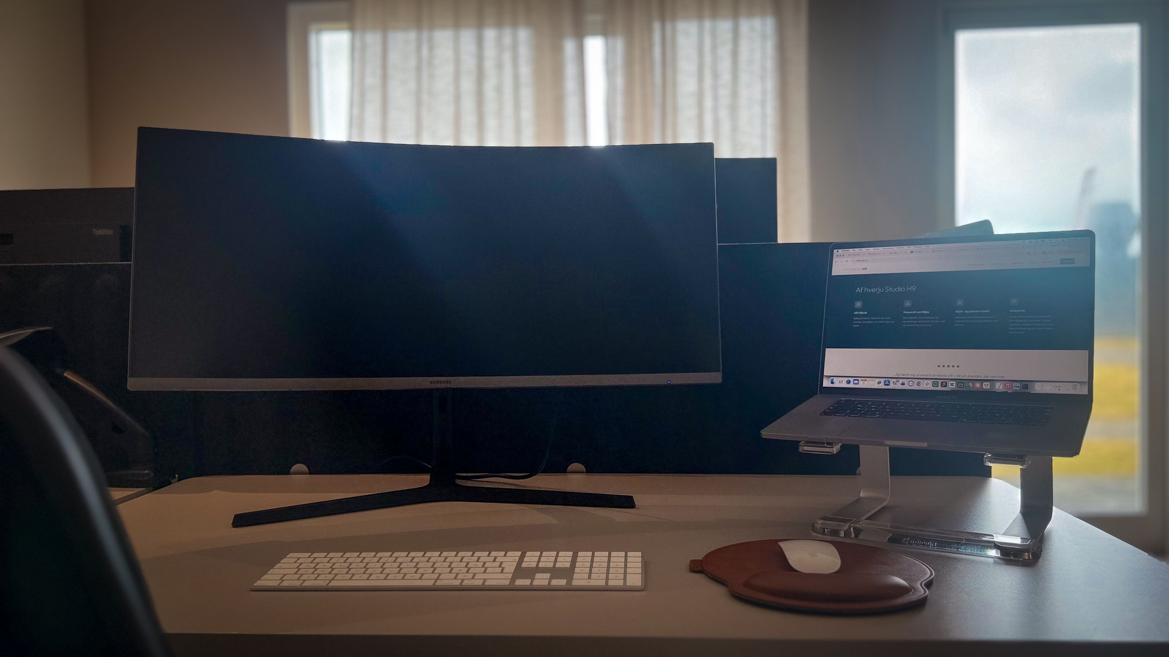 Föst skrifborðsleiga